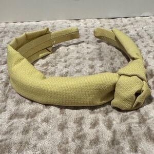 Pili carrera brand baby yellow headband for an 8 year old girl.Perfect condition